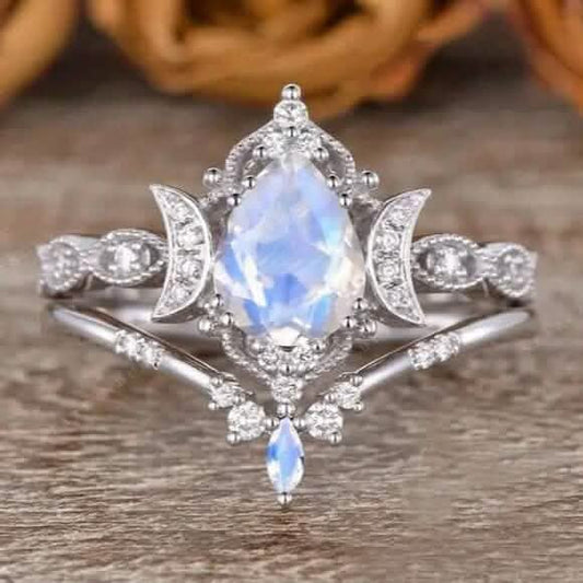 Elegant Moon Crown Ring